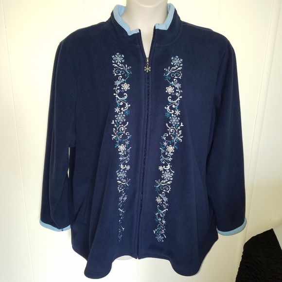 SOLD - Beautiful plus size zip up fleece - Picture 2 of 6